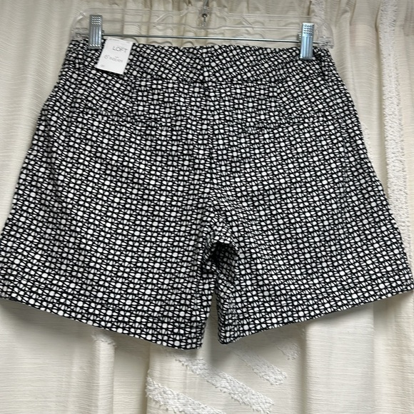 NWT Loft size 00 Black/Ivory 6” short - Picture 2 of 2